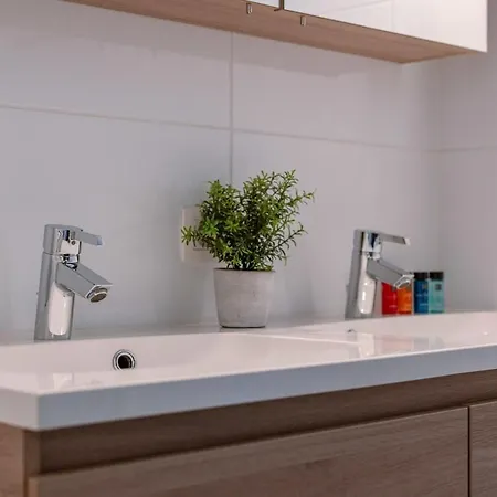 Zeilboot - Modern, Perfectly Appointed Apartment With Magnificent View Over The Port Of Ostend